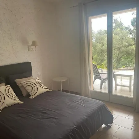 Solenzara- 5 Personnes Vue Dans Avec Piscine